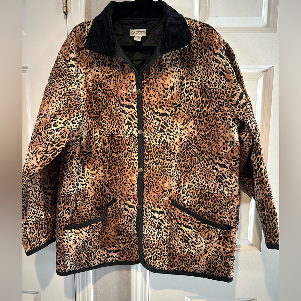 Vintage 90's -100% Silk Leopard Print Quilted barn coat. Size XL.